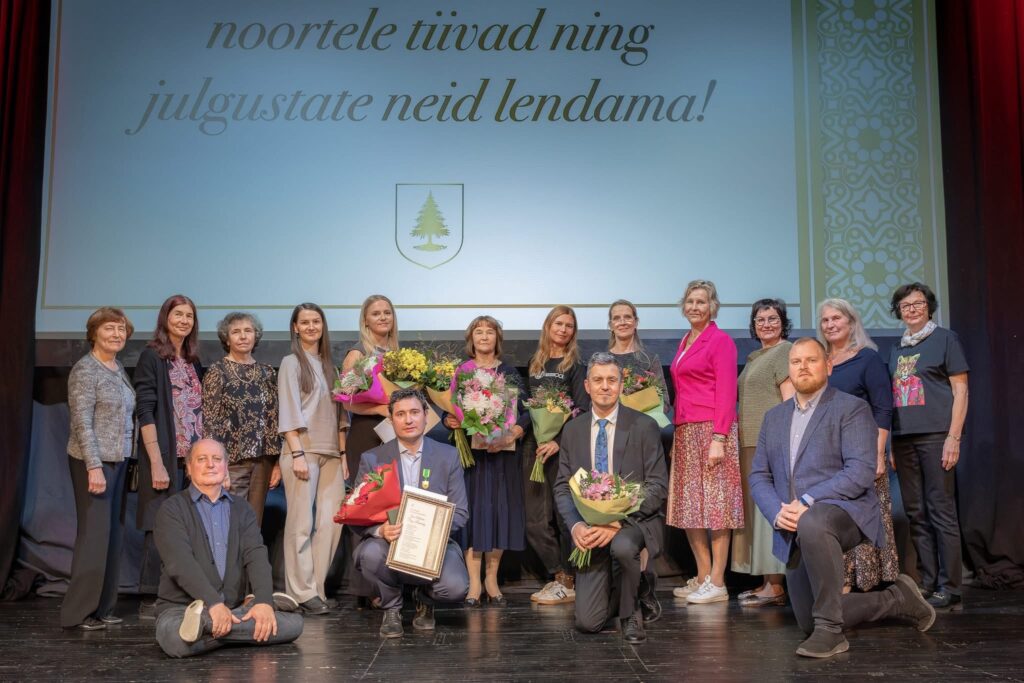 Võru Linnavolikogu ja Võru linnapea tunnustasid meie tublisid õpetajaid. Tunnustuse pälvisid:Jaan Randvere- Võru Linnapea kiituskiri õpetajale, kelle õpilased s